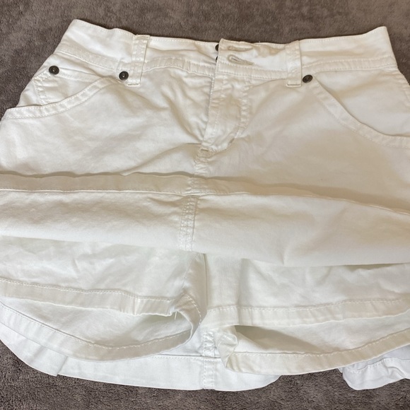Gloria Vanderbilt size 6p white skort corduroy - Picture 6 of 7